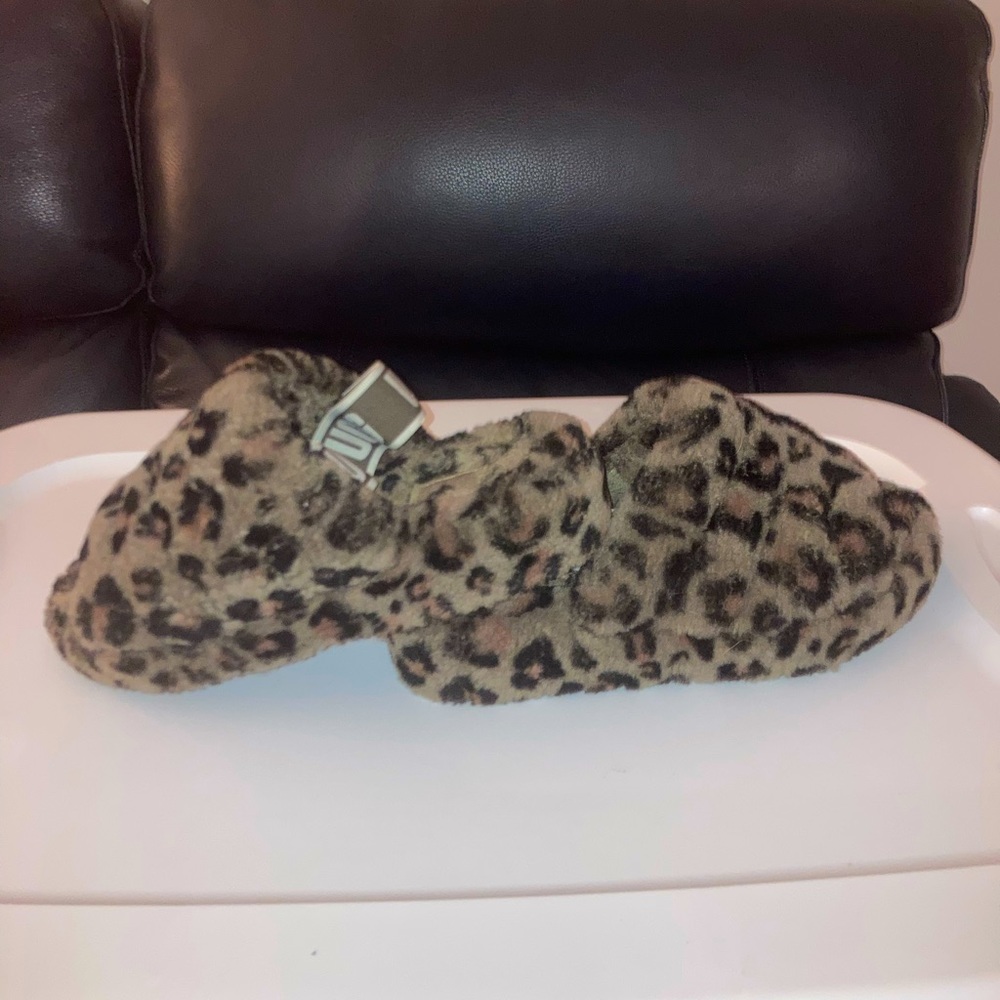 Authentic🖤UGG SLIDES 🤍